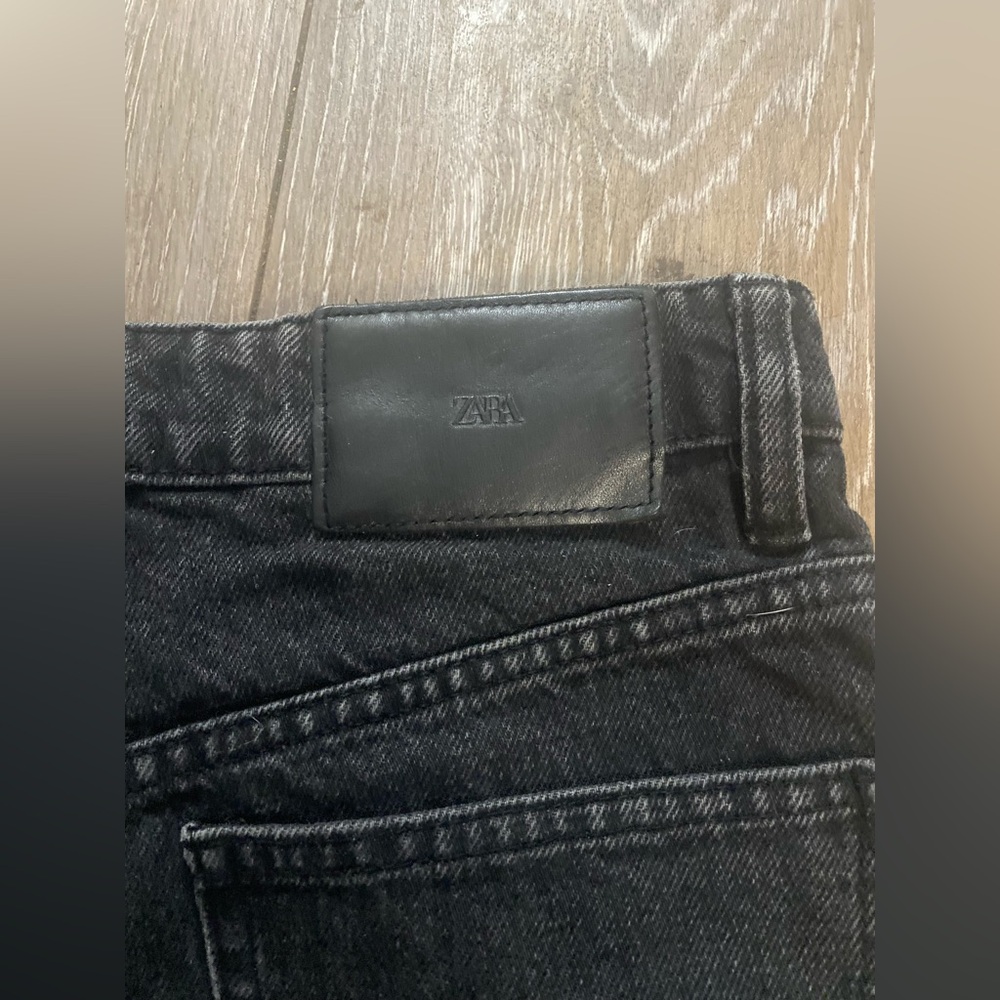 ZARA High-Rise Straight Leg Cut-Off Jeans - Black Wash | Size 2 - Picture 4 of 9